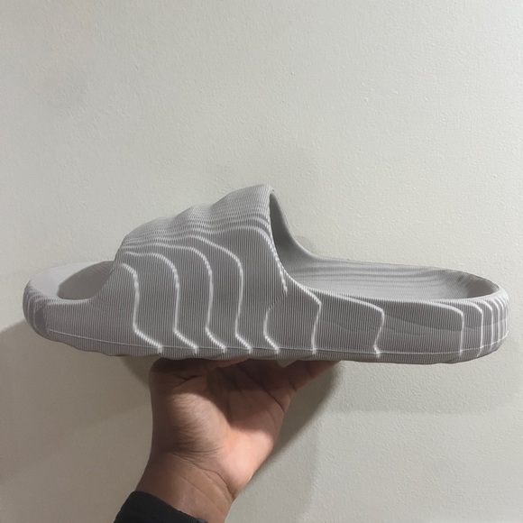 Adidas Yeezy Boost 350 V2 Zebra - Picture 4 of 4